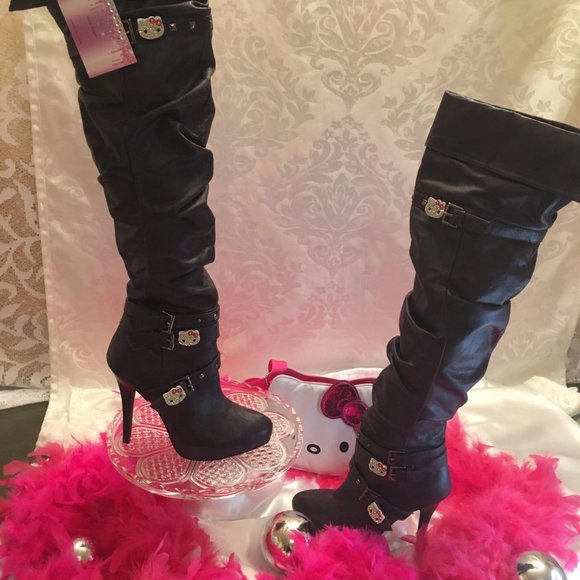 AMAZING grape purple y2k iconic scrunch boots with hello kitty crystal details! - Picture 9 of 14